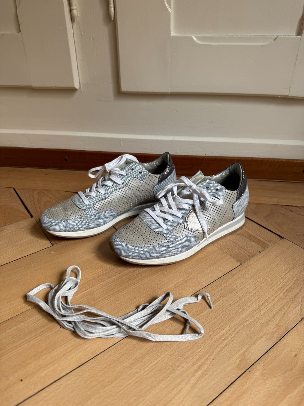 Scarpe da donna: PHILIPPE MODEL - Leder Sneaker hellblau-grau 40 – Usato da Zürich venduto da Diazaio