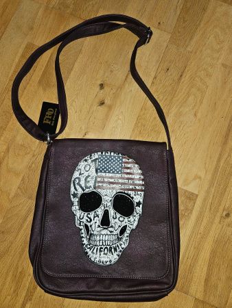 Tasche mit Totenkopf-Applikation Weinrot neu