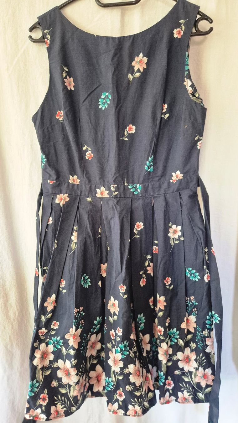 Vestiti: Sommerliches Kleid mit Blumenmuster, Grösse L – Usato da Zürich venduto da Bunnysat
