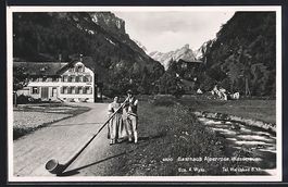 Wasserauen, Mann mit Alphorn vor dem Gas