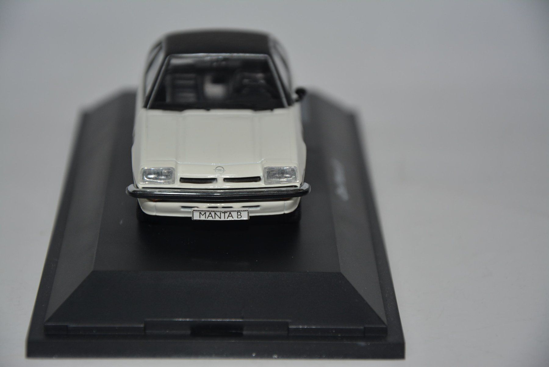 Opel Modellini d'auto: Opel Manta B ,  Schuco , 1:43 – Nuovo e nell'imballaggio originale da Goldach venduto da Feivel9 3