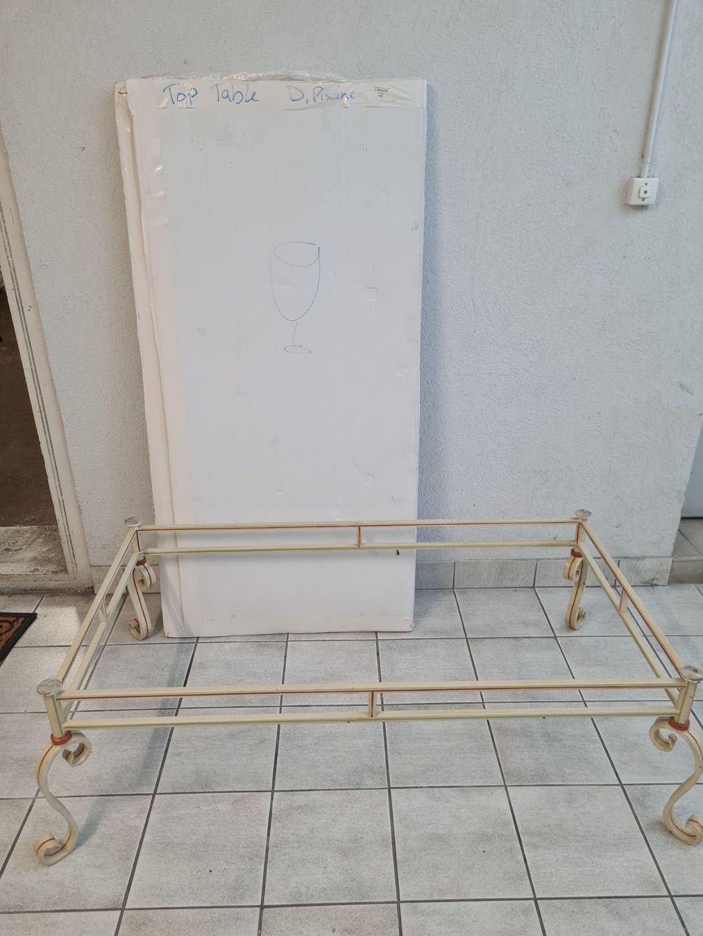 Set di tavolo e panche: Ensemble, un banc, une commode, et deux tables base – Usato da Monthey venduto da 187-zeroo 1