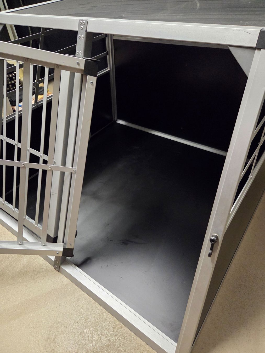 Cages, transport & sécurité: Hundebox – D'occasion à Zürich par Letty85 1