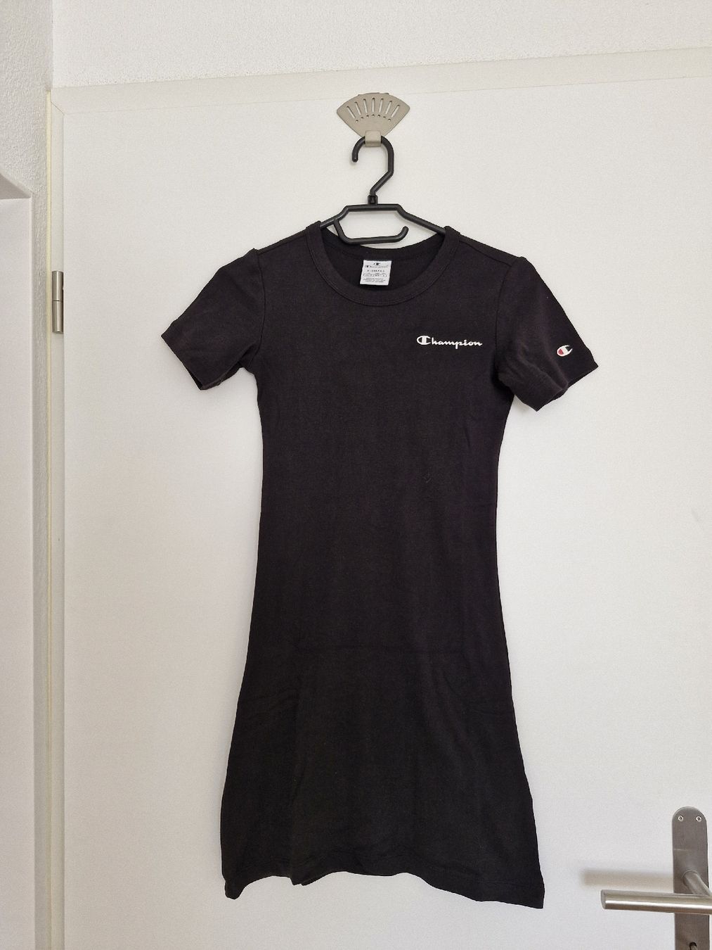 Vestiti: Schwarzes Champion Kleid XS – Nuovo (secondo la descrizione) da Maienfeld venduto da Bounty2016