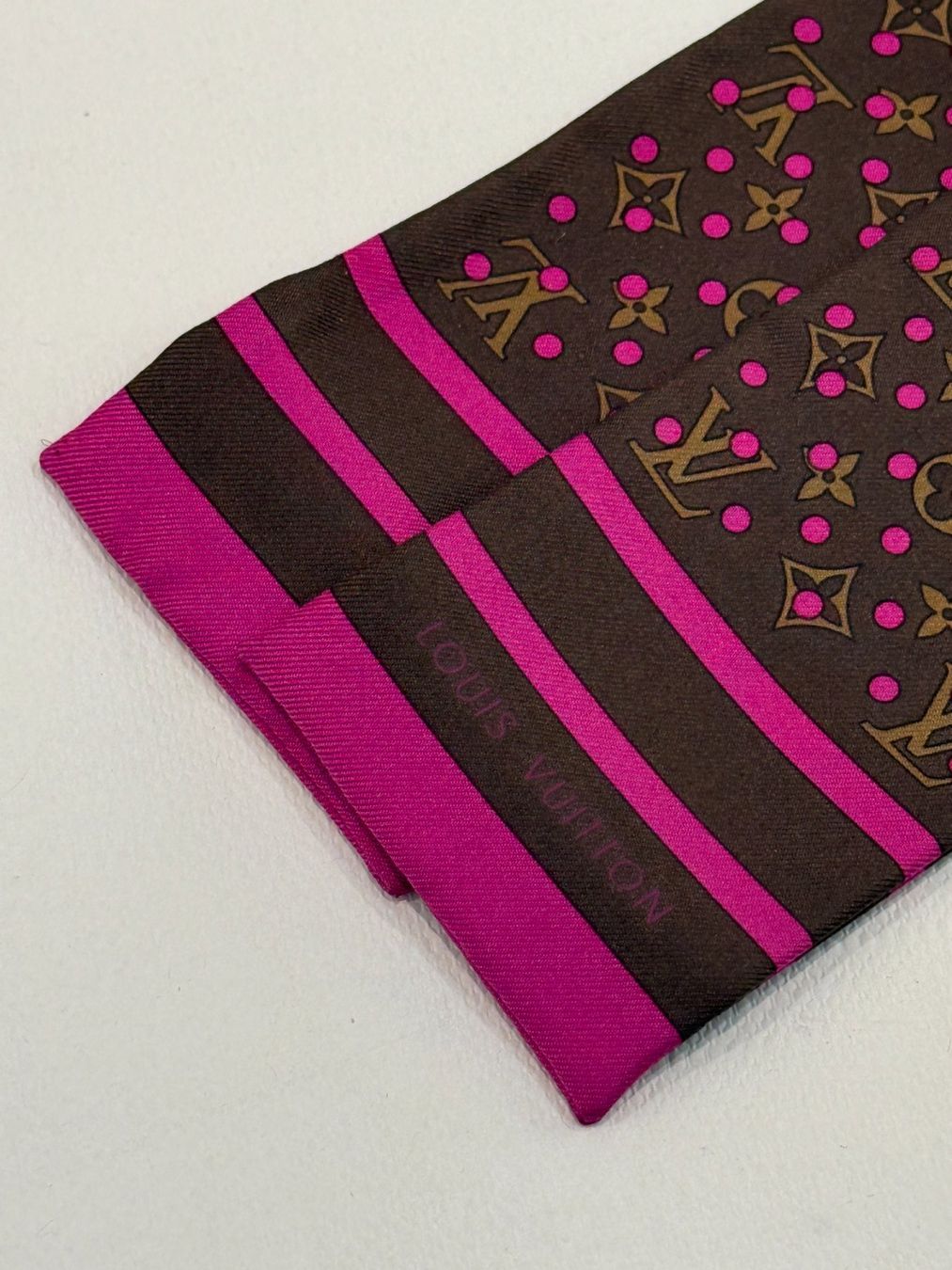 Louis Vuitton Foulard & Sciarpe: Louis Vuitton Twilly Foulard – Usato da Erlenbach ZH venduto da iLuxury 2