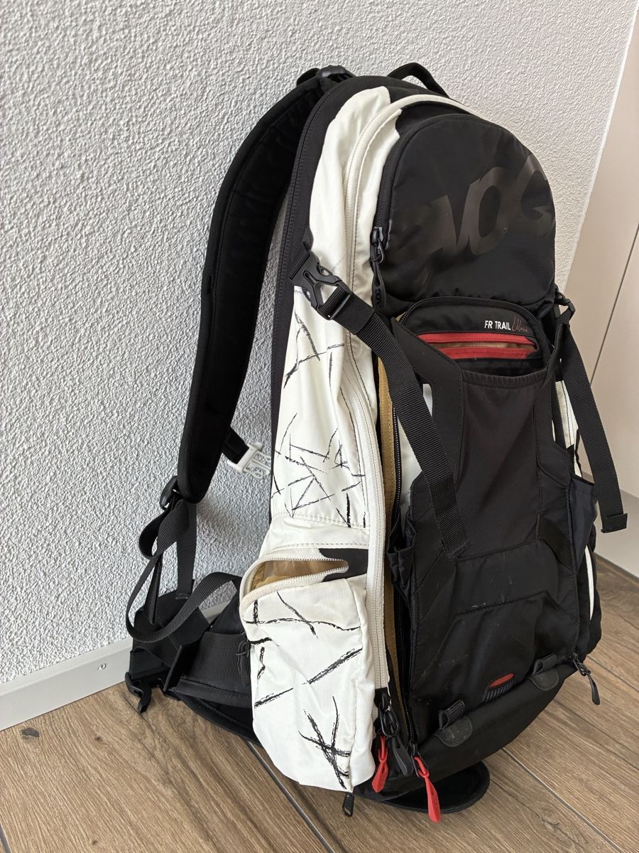 Evoc Zaini: Evoc Rucksack mit Protektor – Nuovo (secondo la descrizione) da Neuendorf venduto da nischa26 1
