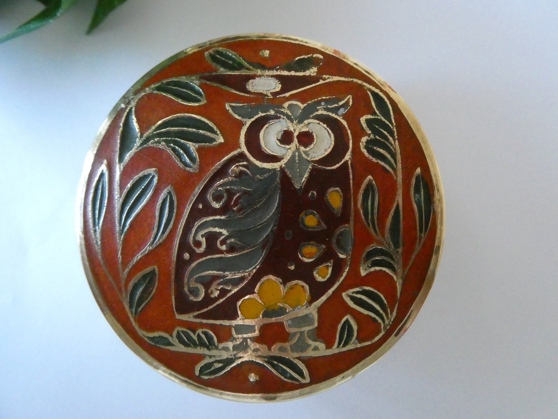 Tutte le decorazioni: Wunderschöne Cloisonné und Messing Dose mit EULE – Usato da Zürich venduto da ursinas-shop
