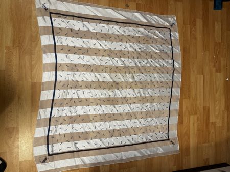 Seidentuch Yves Saint Laurent Streifen Logo 95x95cm Mängel