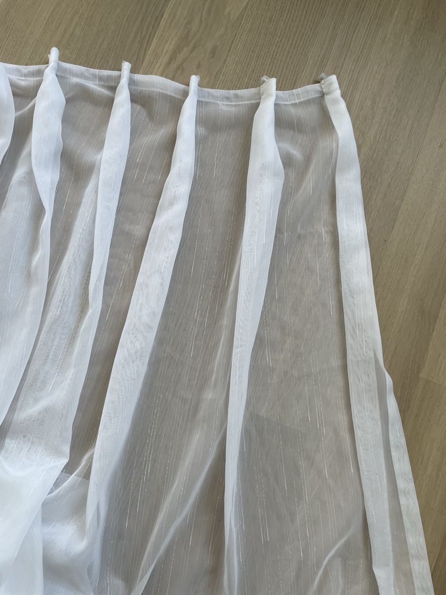 Tende: Weisse, elegante Gardine mit  Rigeli – Usato da Steinhausen venduto da Piaweber1943.