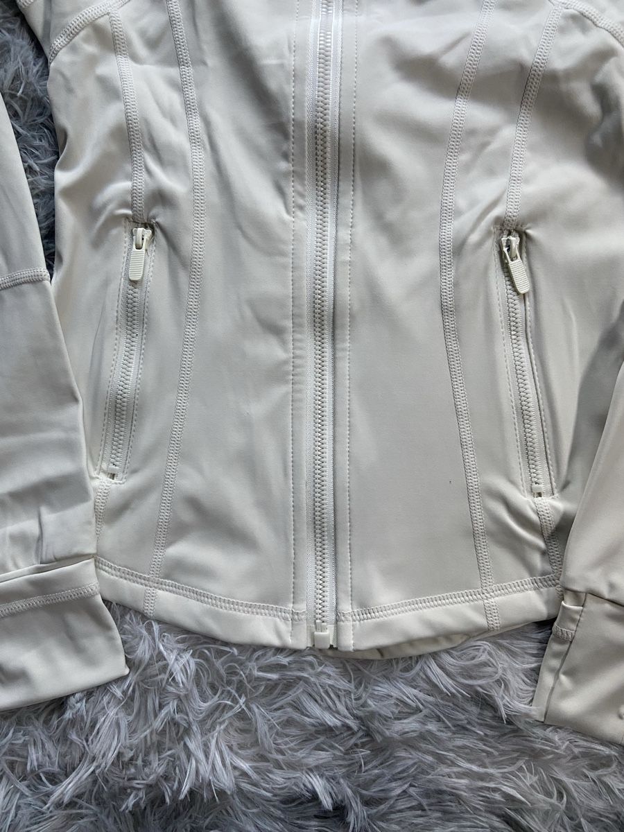 Lululemon Kleiderpakete: Lululemon Gym Set – Neu (gemäss Beschreibung) aus Embrach von NovasOutlet 1