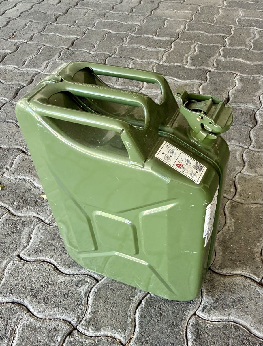 Taniche per benzina: Benzin / Diesel Kanister 20 Liter – Usato da Basel venduto da markpjacob 1