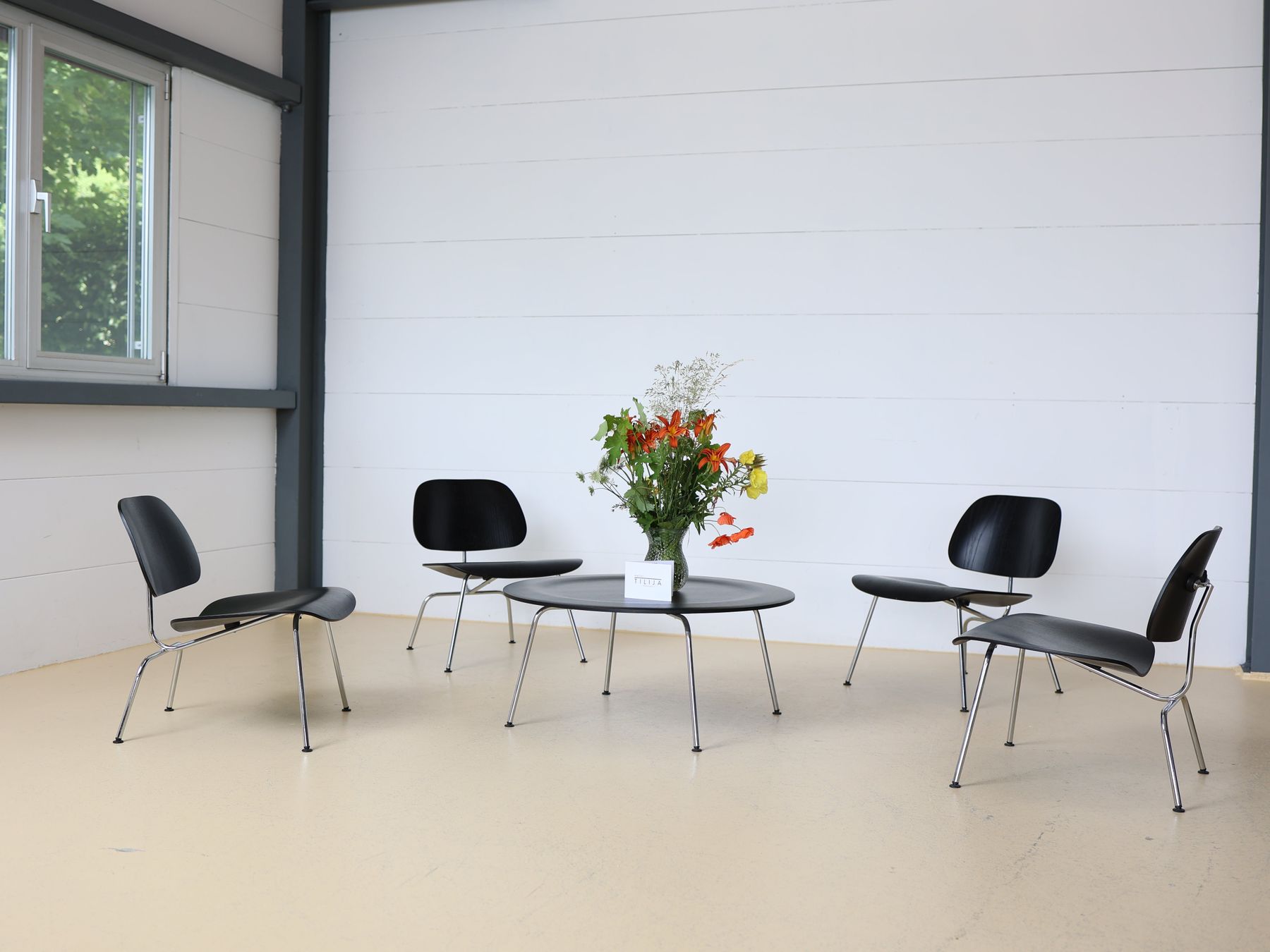 Vitra Tables: Vitra Eames CTM Coffee Table Metall Couchtisch | Schwarz – D'occasion à Meinisberg par atelier_TILIJA 1