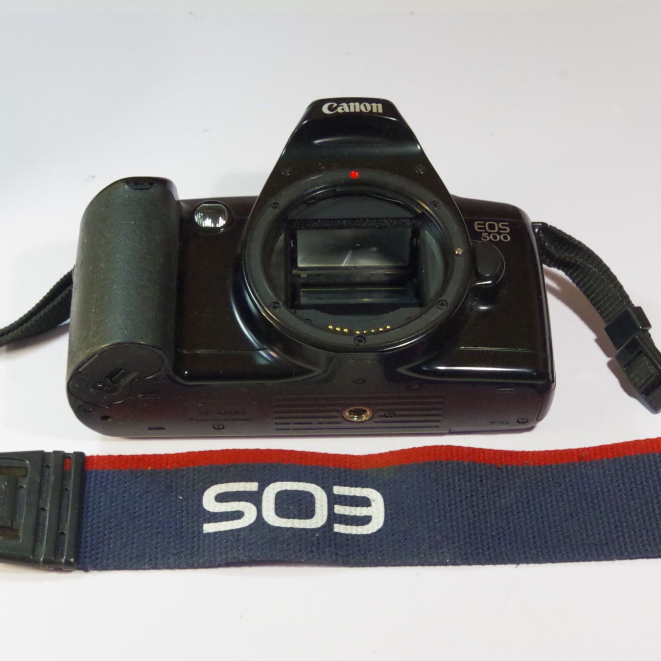 Canon Fotocamera: Canon EOS 500 Analog Kamera + Tragegurt – Usato da Erlinsbach venduto da foto_5018 1