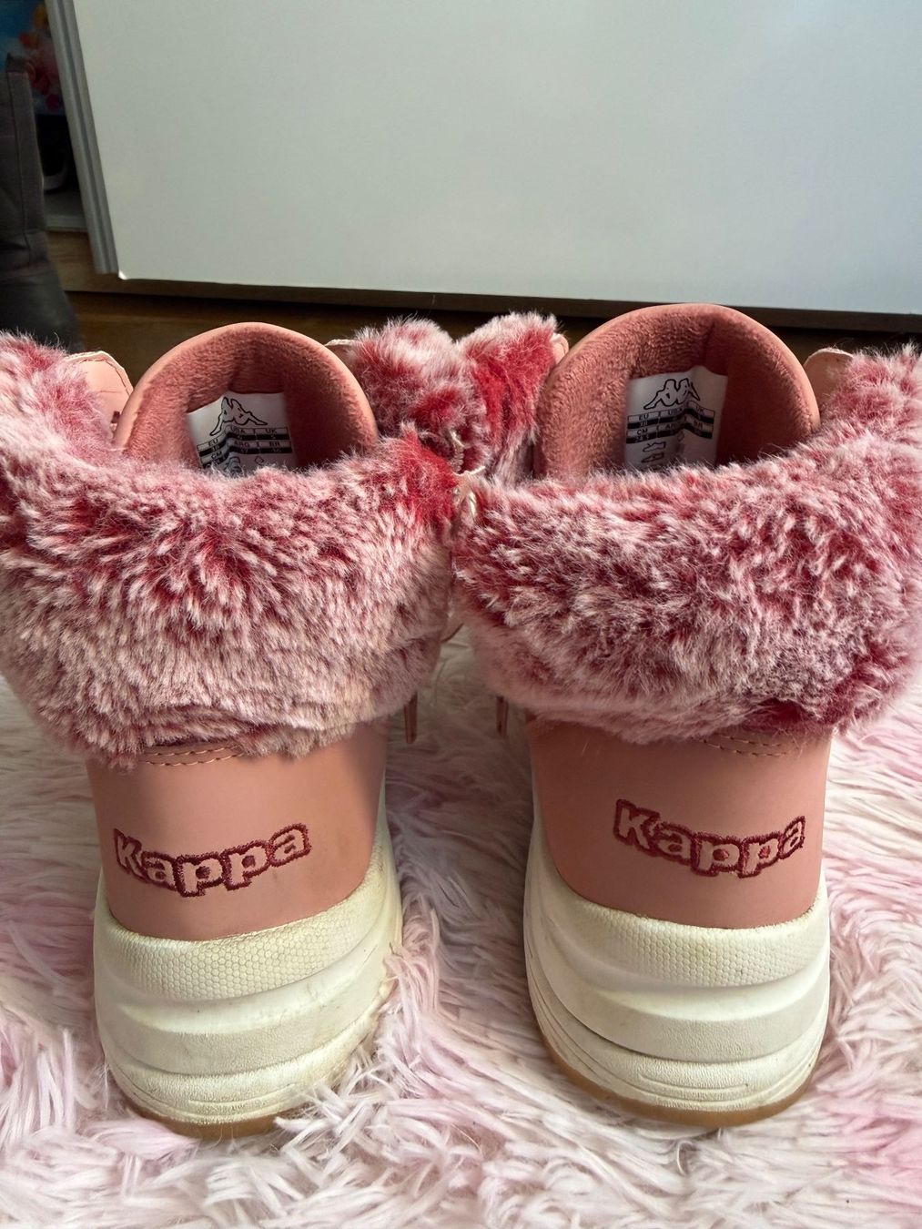 Kappa Scarpe da donna: Baskets Kappa roses avec fourrure taille 38 – Usato da Villeneuve VD venduto da jxste_dani 2
