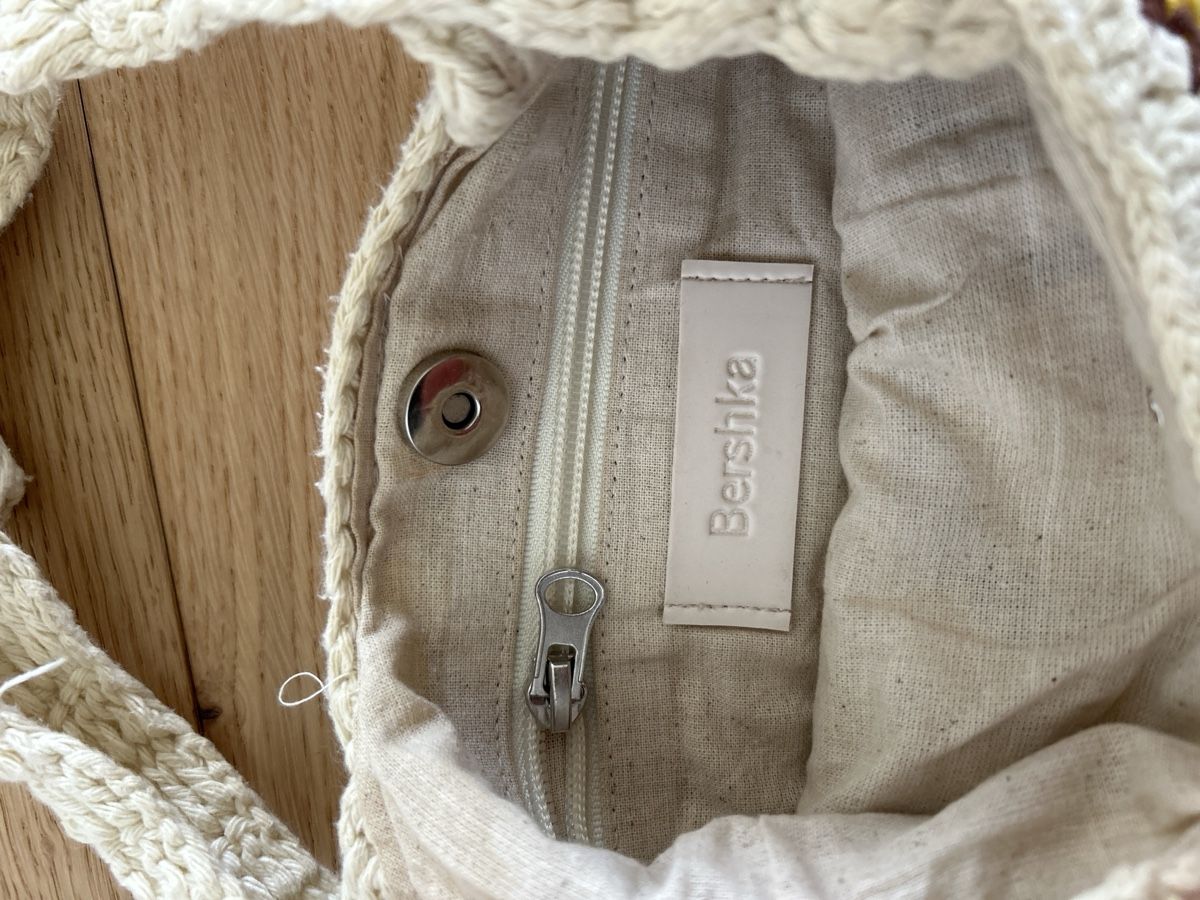 Taschen für Damen: Bershka Häkeltasche mit Blumenmuster – Defekt aus Grafstal von cleliadea 1