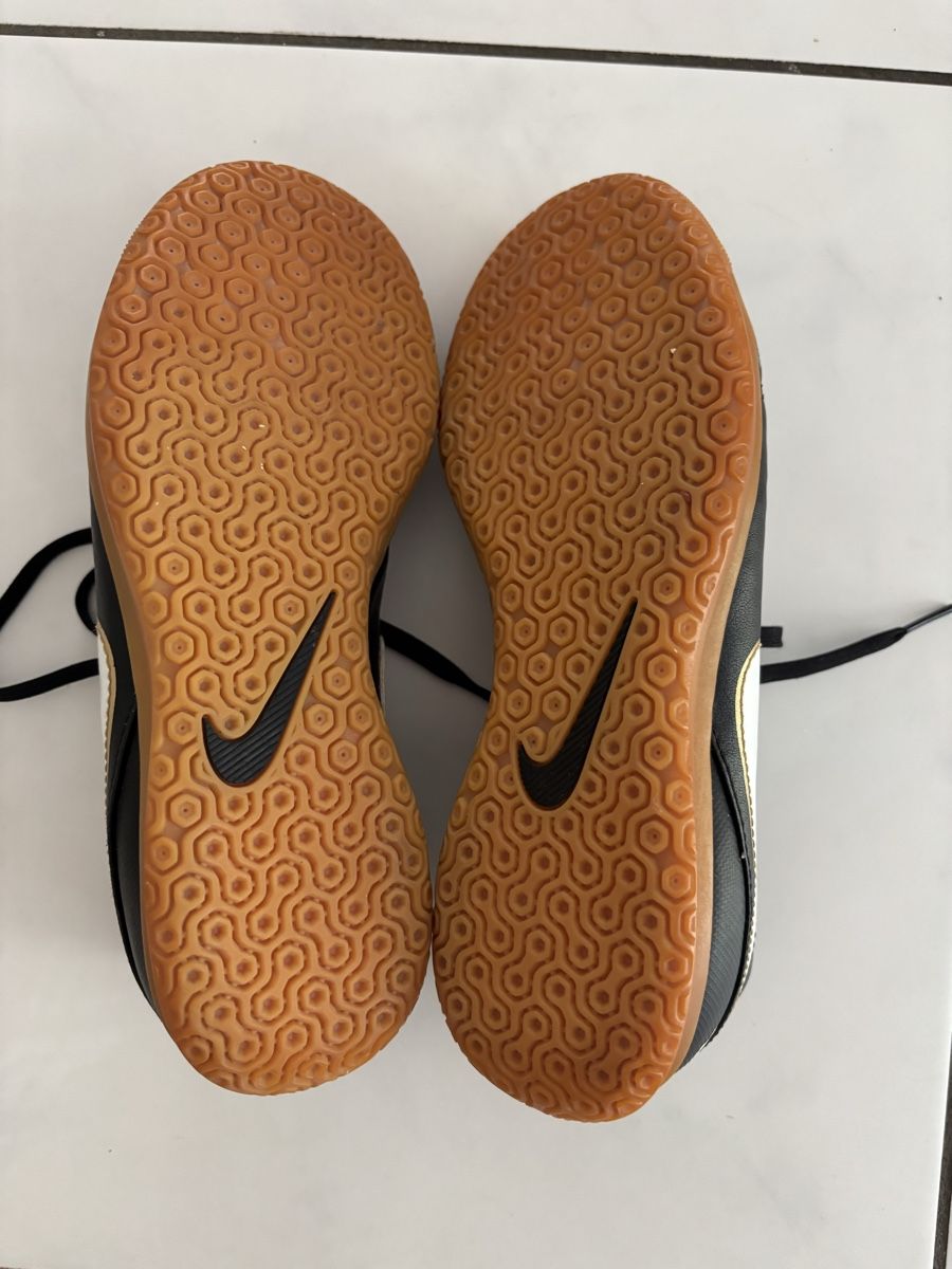 Schuhe für Jungen: Hallenturnschuhe, Nike, Gr. 37.5 – Gebraucht aus Lyss von Sarah0116 2