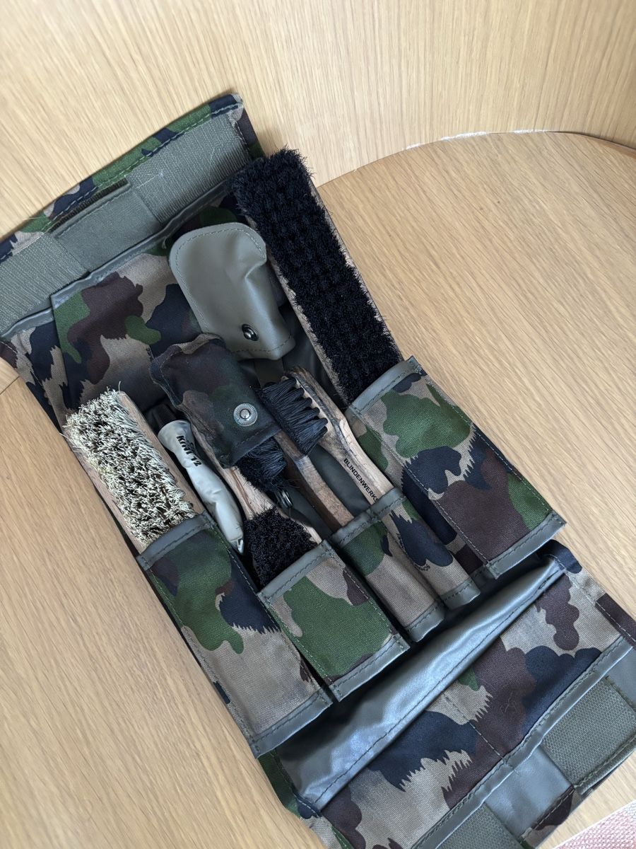 Schweizer Armee Pflegeprodukte: Original Schweizer Armee Schuhputzset Tarn – komplett – Gebraucht aus Zürich von Eves.vintage.element 2