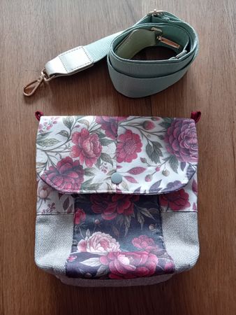 Handtasche Blumenmuster mit Umhängegurt neuwertig