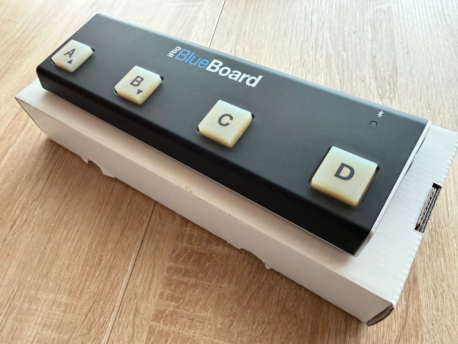 IK Multimedia Strumenti musicali: IK MULTIMEDIA IRIG BLUEBOARD MIDI SWITCH PEDAL AMPLITUBE MAC – Nuovo (secondo la descrizione) da Sion venduto da Hobby-mania 1