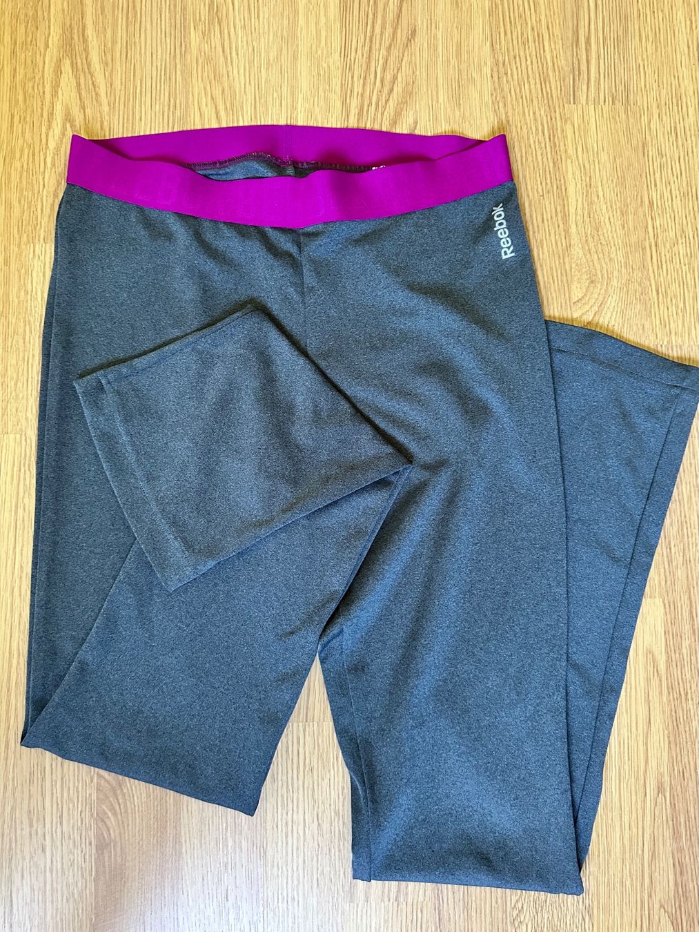 Reebok Leggings: Reebok graues Legging, Gr. L – Nuovo (secondo la descrizione) da Adliswil venduto da kik_9xns