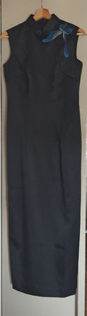  Elegant Black Cheongsam with Hand-Embroidered Buttedly
