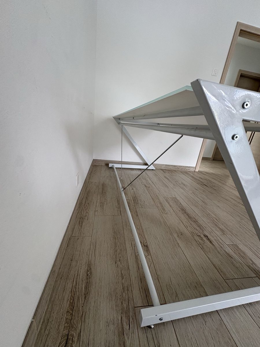 Scrivanie: Bureau design verre blanc structure métal – Usato da Conthey venduto da ale_fwf2 2