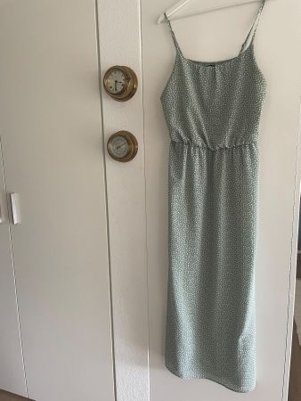 Schönes Kleid von only