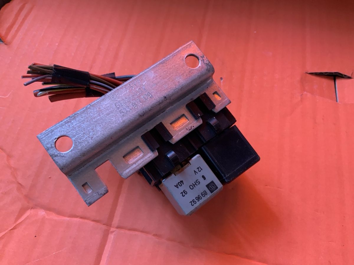 Componenti elettronici: VW Corrado relais ABS – Usato da Lausanne venduto da Shei2014 2