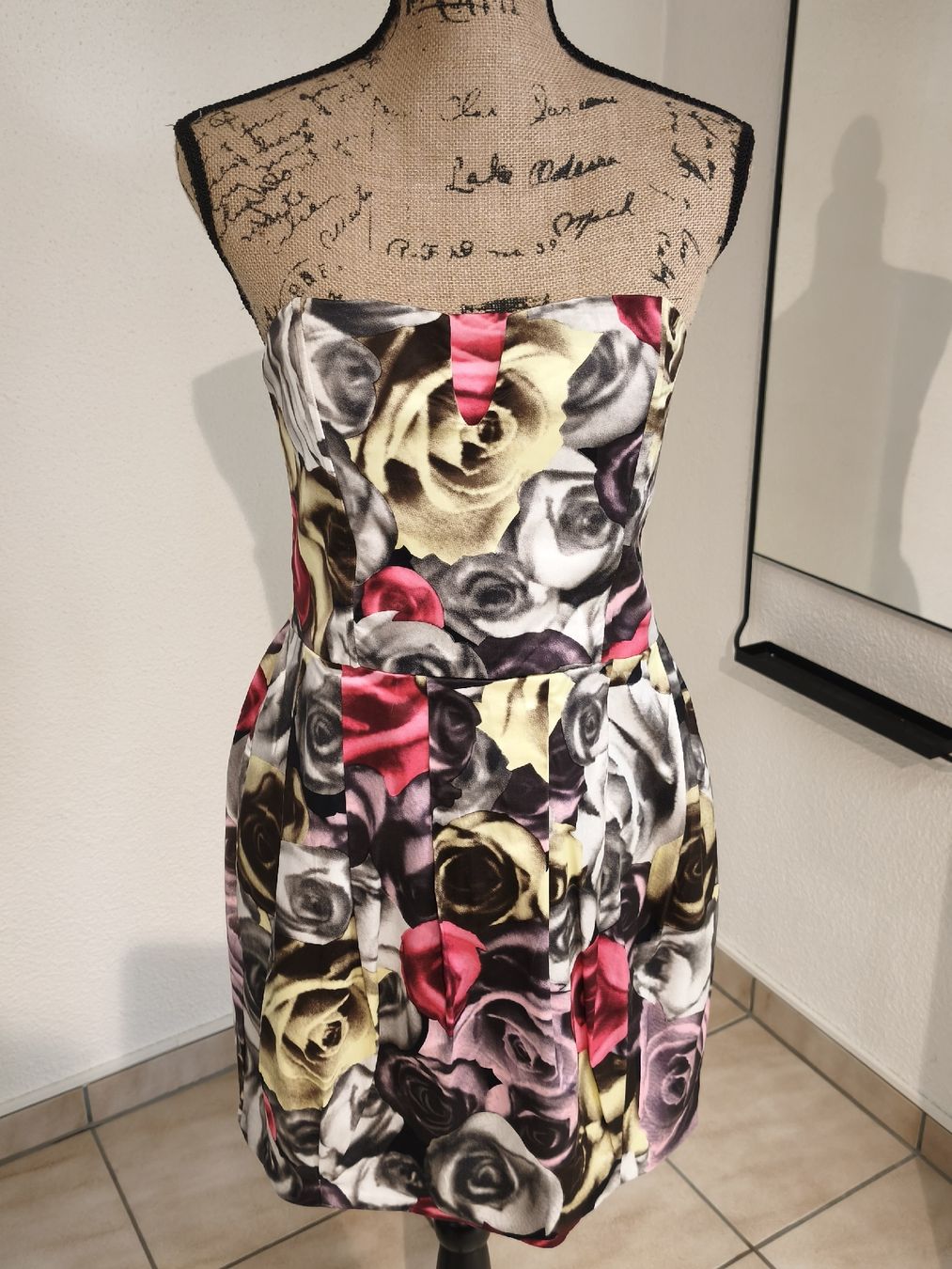 H&M Kleider: Divided Exclusive Kleid, Gr. 40, Blumenmuster, Sommer! – Neu (gemäss Beschreibung) aus Emmetten von SecondhandSiska