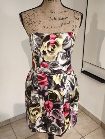 Divided Exclusive Kleid, Gr. 40, Blumenmuster, Sommer!