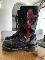 Dr Martens 14-loch Damen Stiefel Vonda Schwarz mit Rosen