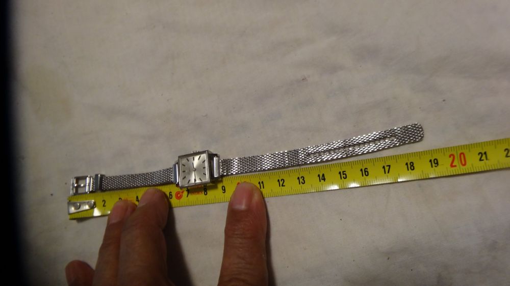 Eiger Montres: EIGER  SEHR KLEINE DAMEN UHR .HANDAUFZEUG.LAUFT – D'occasion à zürich par ahmad01 1