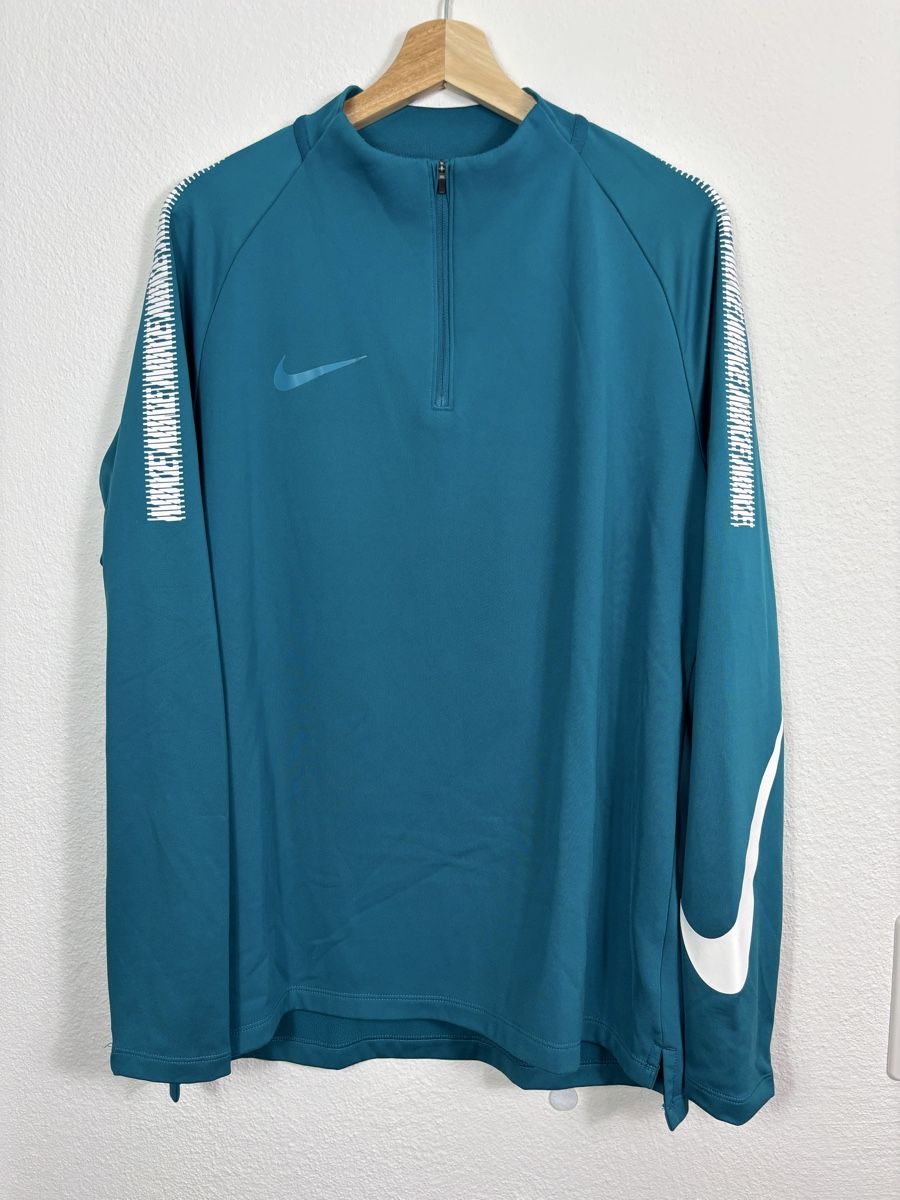 Nike Pulls & Sweat-shirts: Nike Dri-Fit Trainingspullover – D'occasion à Solothurn par skillsine