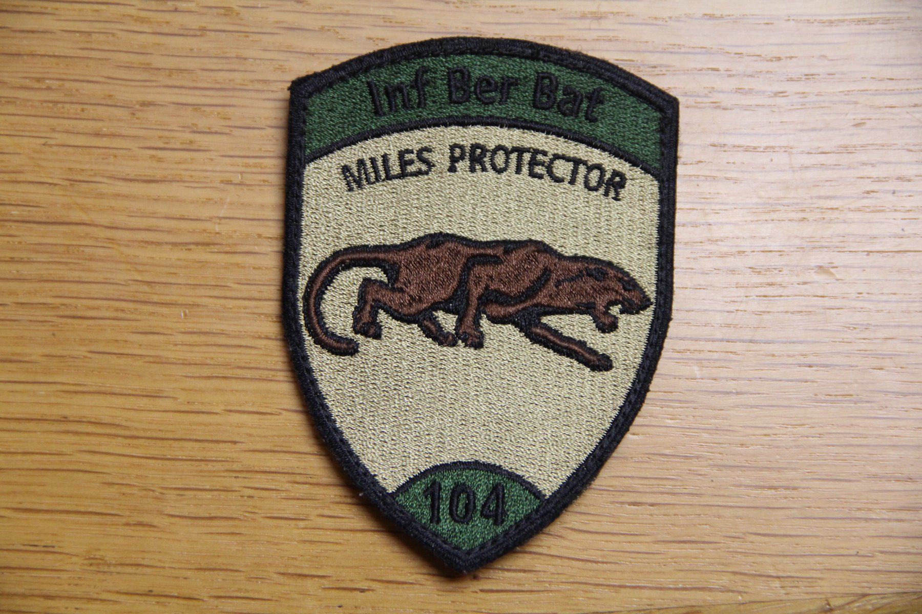 Armée suisse Plaquettes & Badges: Inf Ber Bat 104, Miles Protector, Badge – D'occasion à Belp par Tomsek