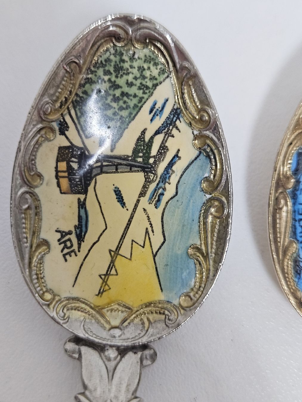 Cucchiai: 4er Set Löffel mit Schweizer Motiven, Souvenir-Löffel – Usato da Schlieren venduto da Bestleo 6