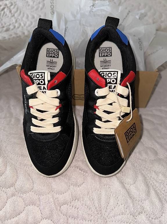 Scarpe per ragazzi: Schwarze Turnschuhe /32/ Gios Eppo Kids – Usato da St. Gallen venduto da EllyM.