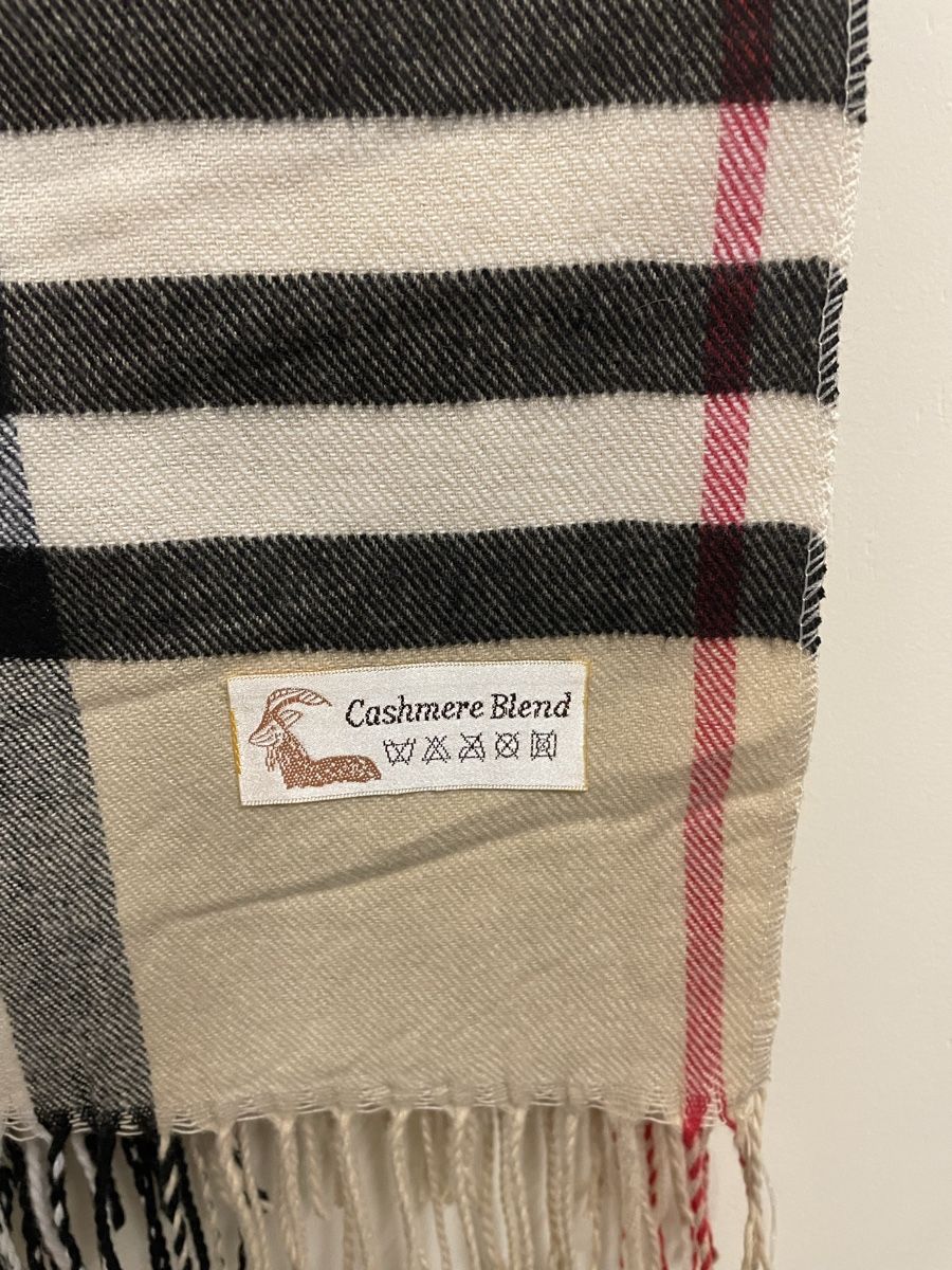 Foulard & Sciarpe: Cashmere Silk Blend Scarf New – Nuovo e nell'imballaggio originale da Buttikon SZ venduto da trzurigo 1
