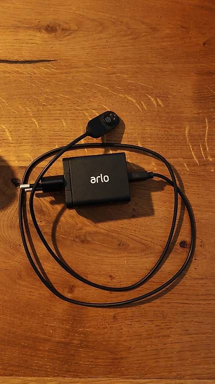 Arlo Webcams: 2x Arlo Pro 3 Kamera mit Ladegerät – Gebraucht aus Weisslingen von MontanaZH 2
