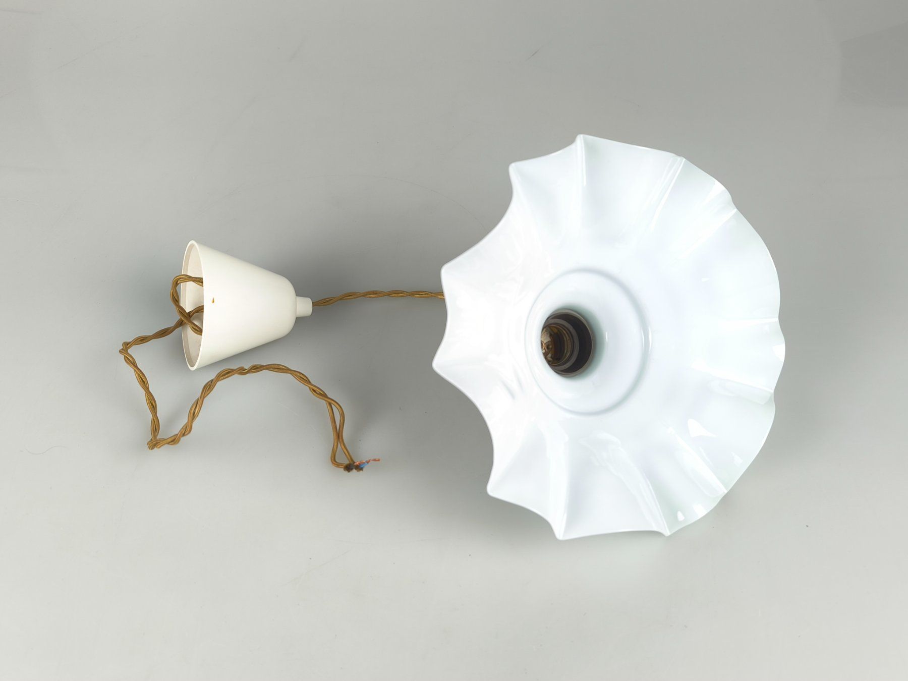 Lampadari & plafoniere: Antike Jugendstil Deckenlampe Opalglas Wellenrand E27 – Usato da Rüti ZH venduto da Restwert_Rueti_ZH 1