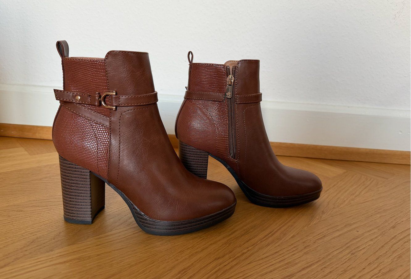 Damenschuhe: Stiefeletten braun mit Absatz Grösse 38, NEU – Neu und originalverpackt aus Basel von Blue199