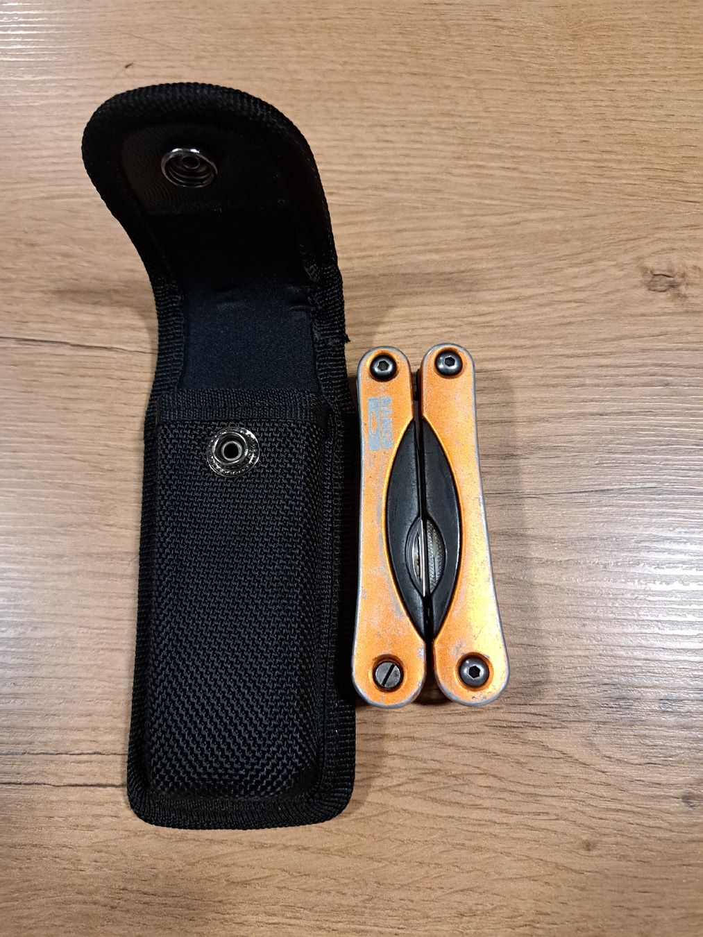 Couteaux de poche: 2 couteaux multifonctons – D'occasion à Tavannes par saca70 1