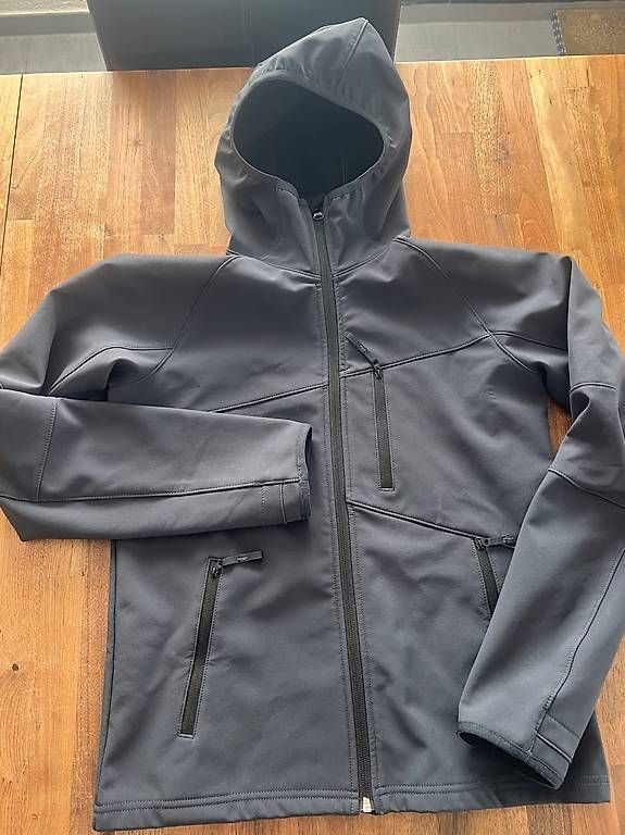 Jacken & Mäntel: Softshelljacke Gr. 12-13 Jahre – Gebraucht aus Winterthur von Ursati