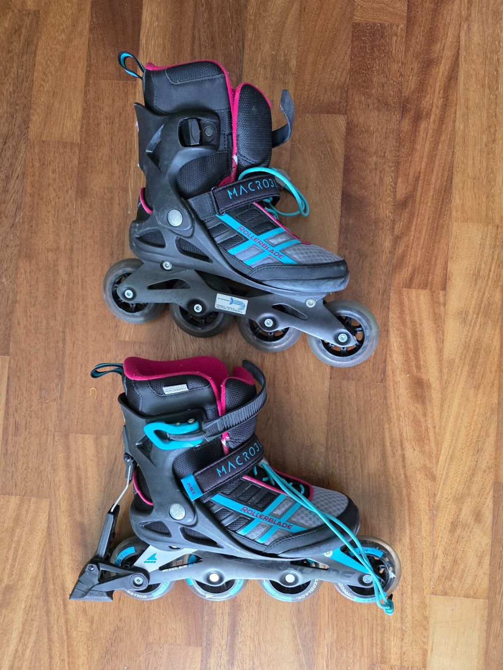 Patins à roul. & inline: Rollschuhe Rollerblade Macroblade 80 Grösse 38 – D'occasion à Thalwil par Avenir