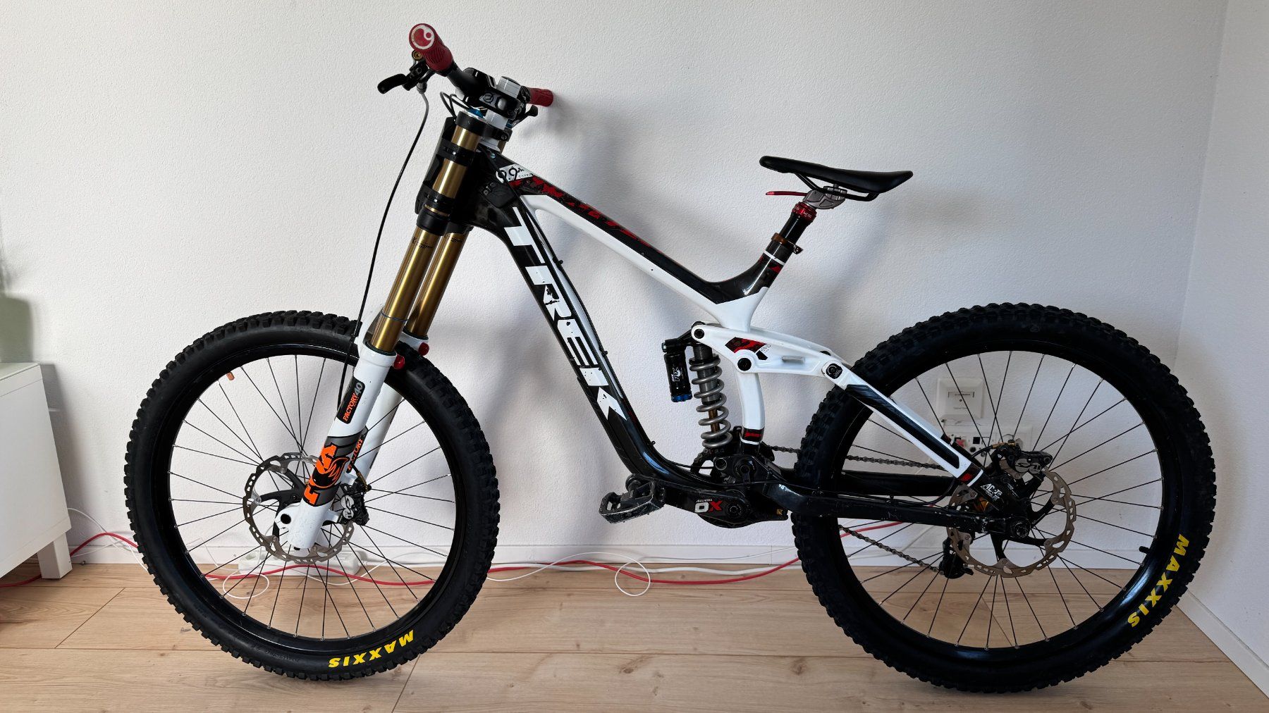 Trek Biciclette: Trek Session 9.9 Carbon Team Issue 26” Downhill – Usato da Lausen venduto da dubiz 1