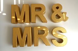 Hochzeitsdeko „Mr & Mrs“ Top Zustand