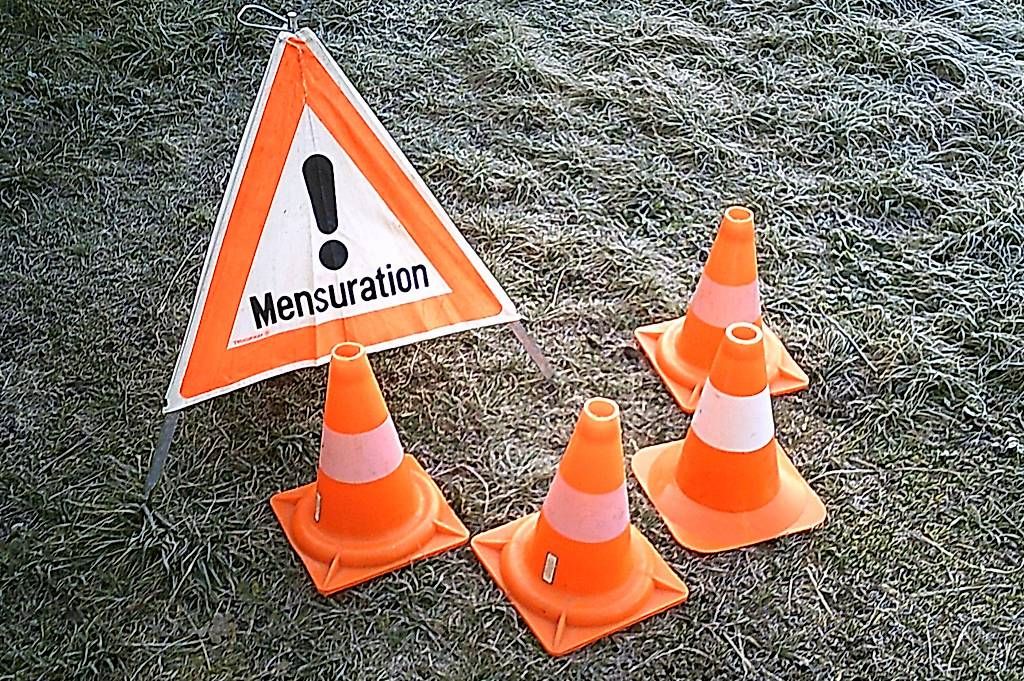 Tutti gli attrezzi: Cônes et triangle de signalisation – Usato da Le Locle venduto da agl_2y67
