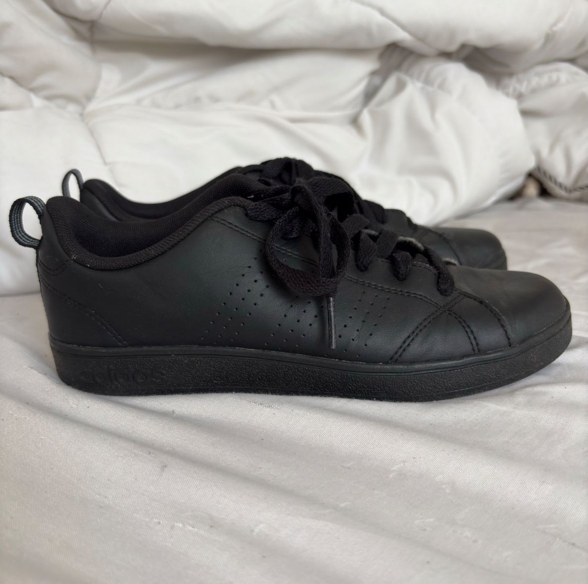 Adidas Chaussures femmes: Basket Adidas noir 36 – D'occasion à Moudon par TigerrrEye