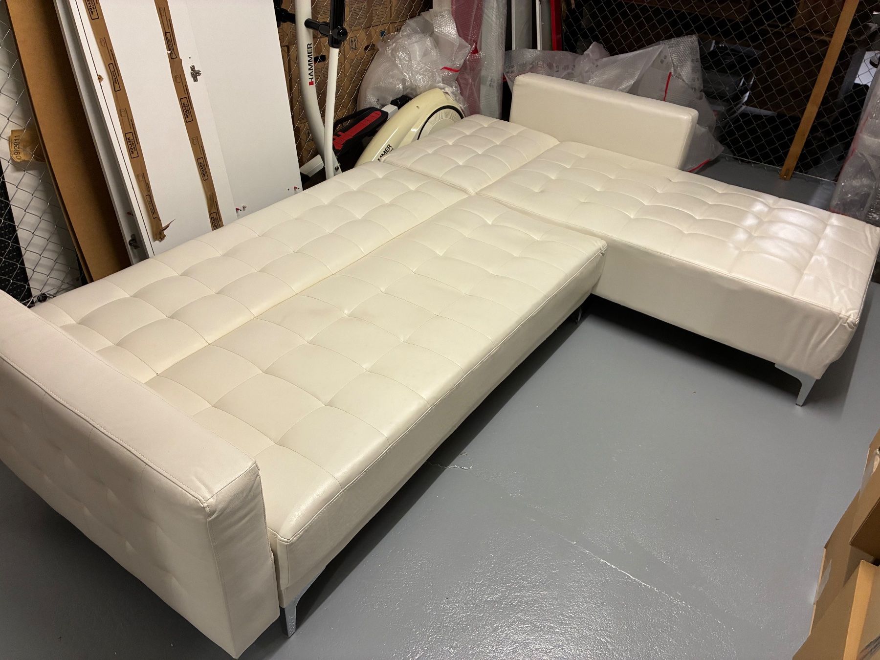 Sofas: Ecksofa weiss, guter Zustand – D'occasion à Thun par bierigut 3