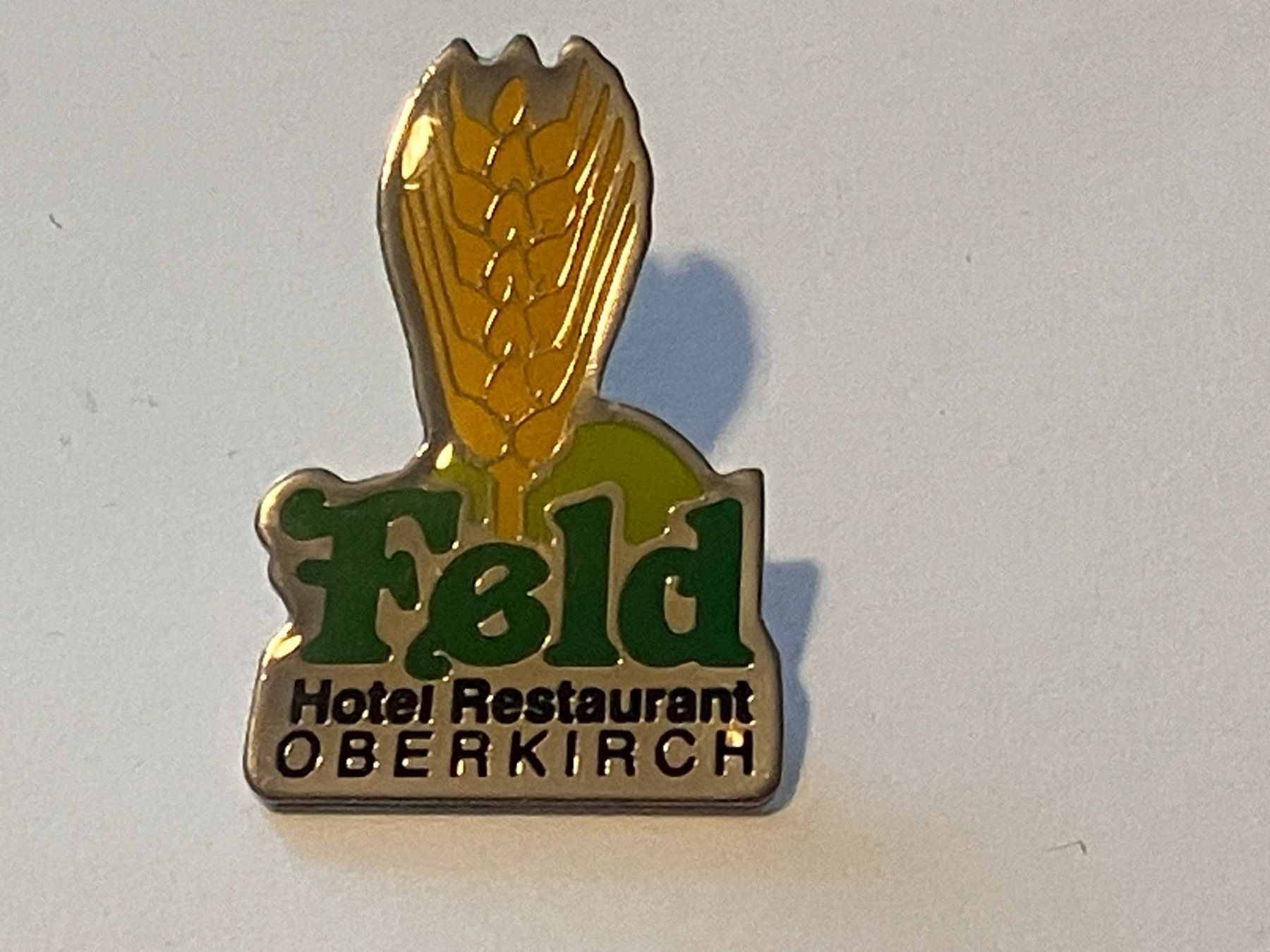 Placchette & Badge: 1 Pin Feld Oberkirch Hotel Restaurant – Usato da Basel venduto da djwwpp