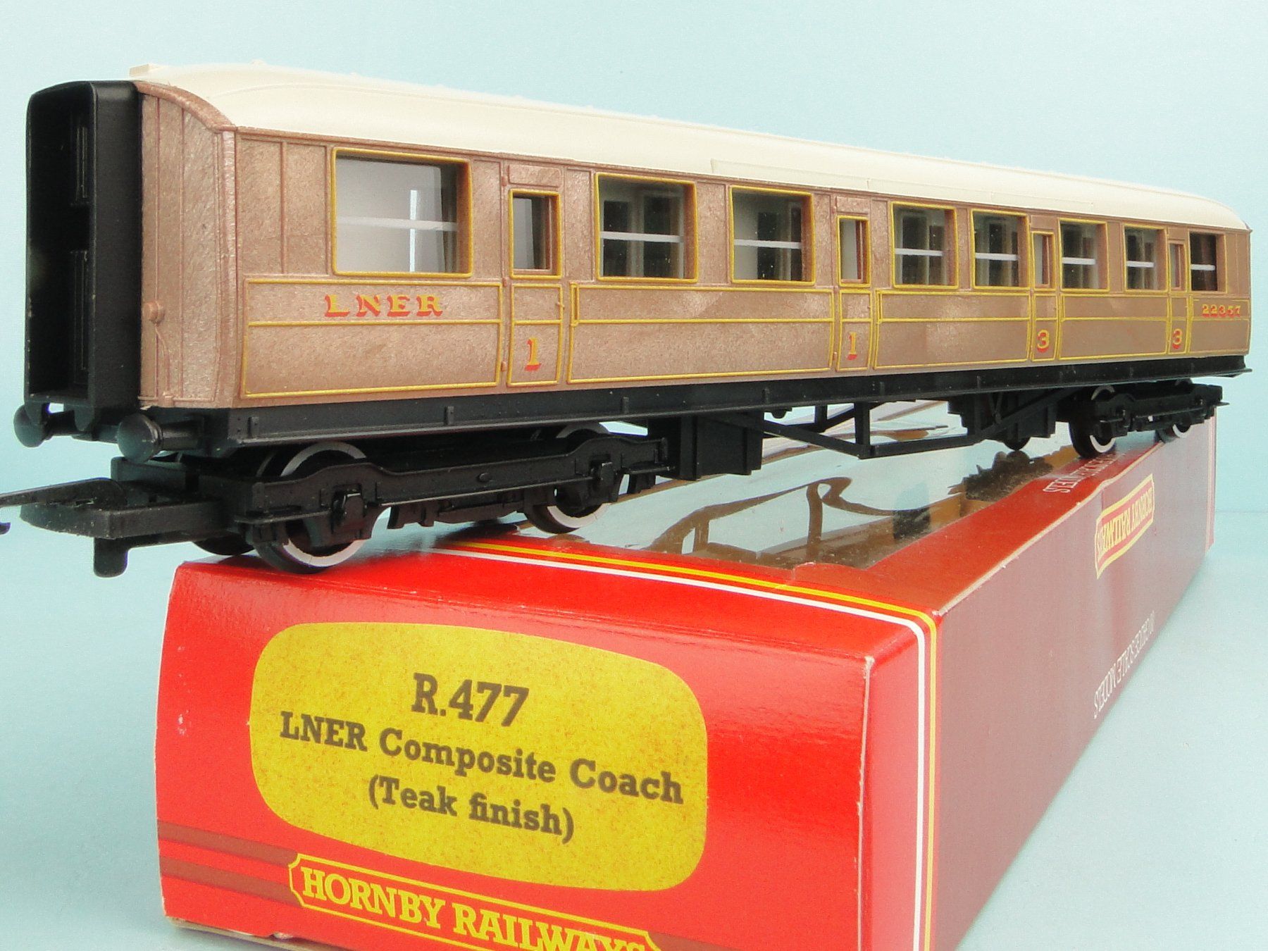 Hornby Modellini di ferrovie: Hornby R 477 LNER Coach – Usato da Bülach venduto da cann11